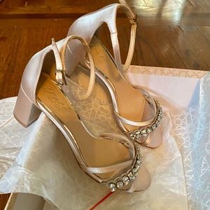 Badgley Mischka Giona